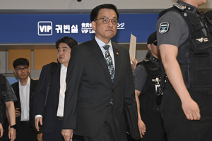 최상목, ‘한미 통상협의’차 출국…  “동맹 새롭게 다지는 물꼬 트겠다”
