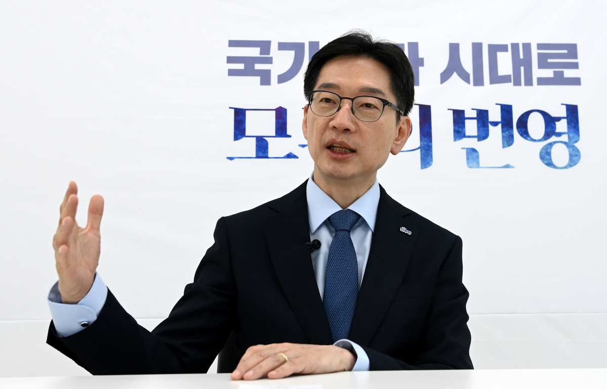 “불평등 해소, 성장·분배 이분법적 접근은 안돼”[2025 대선주자 릴레이 인터뷰]