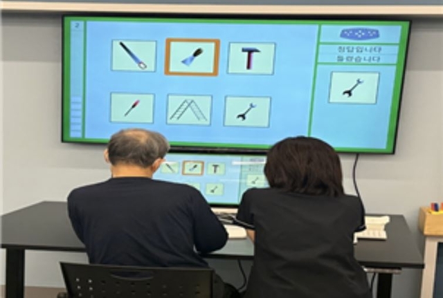 서울 서초구에서 장애인 스마트 인지재활훈련 프로그램이 진행되고 있다. 서초구청 제공