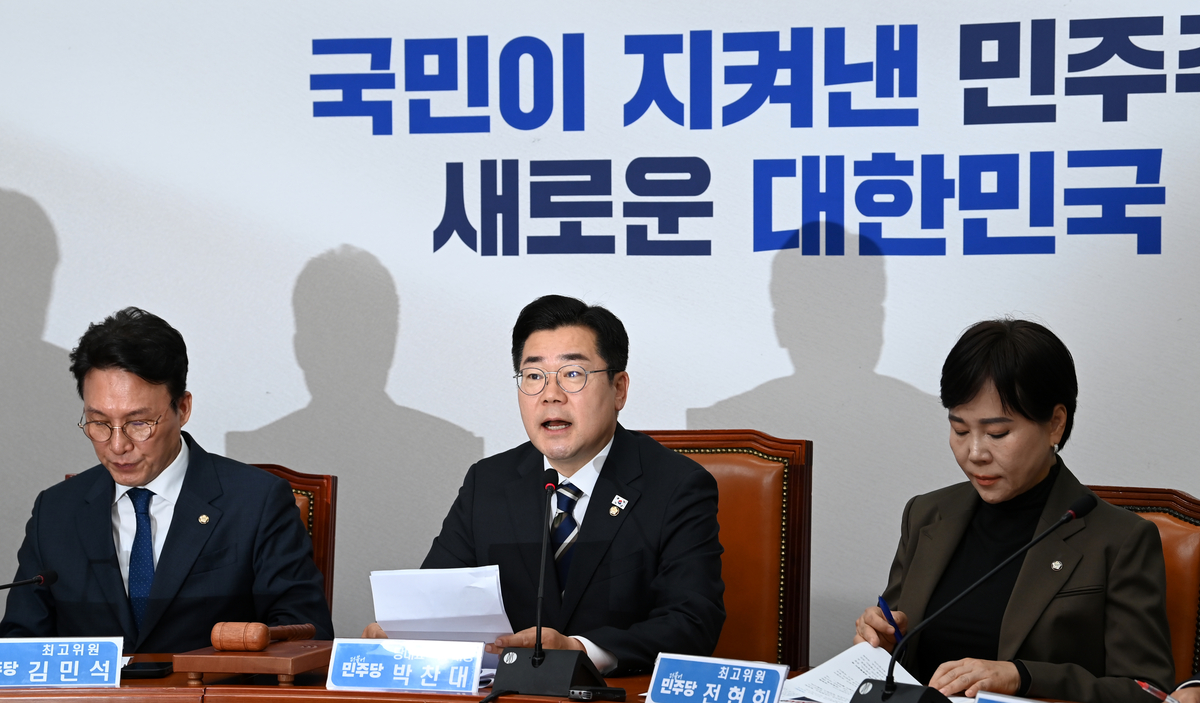 [단독] 민주 “조선·철강·방산도 ‘전략산업’ 지정”