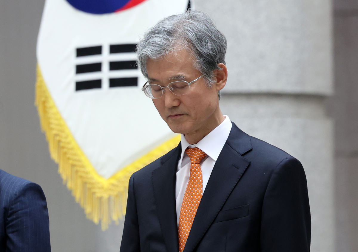 조희대의 결단… ‘6·3·3 원칙’ 지키고 ‘사회적 혼란’ 방지 포석