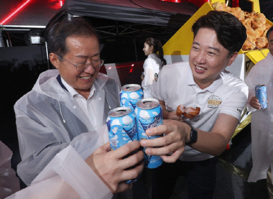 홍준표 국민의힘 경선 후보와 이준석 개혁신당 대선 예비후보. 연합뉴스