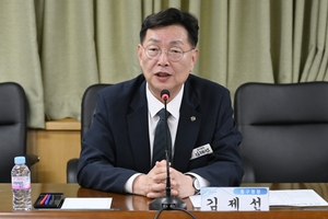 이재명 경기지사 시절 경기도청에 건립했던 ‘광주 오월걸상’ 대전 최대 시민광장에?