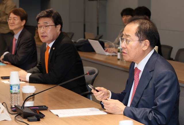 홍준표 국민의힘 대선 경선 후보가 22일 서울 용산구 대한의사협회에서 열린 간담회에서 발언하고 있다.