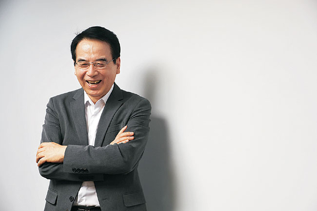 김동기 변호사는 “미국 입장에서 생각하면 도널드 트럼프 미국 대통령의 관세정책은 과격한 측면이 많지만 중국과의 패권 경쟁, 심각한 국가 부채, 제조업 공동화에 따른 중산층 몰락 등에 대응하기 위한 불가피한 조치로 분석된다”며 “미국과 현 동맹관계를 유지하되 부담을 최소화하는 쪽으로 협상을 해나가야 한다”고 밝혔다. 박윤슬 기자