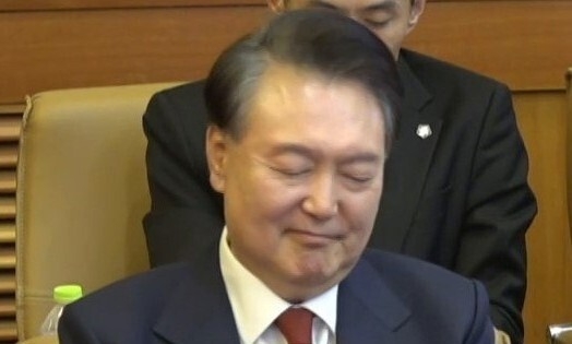 “비상계엄 정신적 피해” 尹 상대 ‘1인당 10만원’ 소송 내달 시작