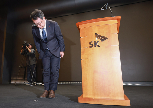 고개숙인 SKT
