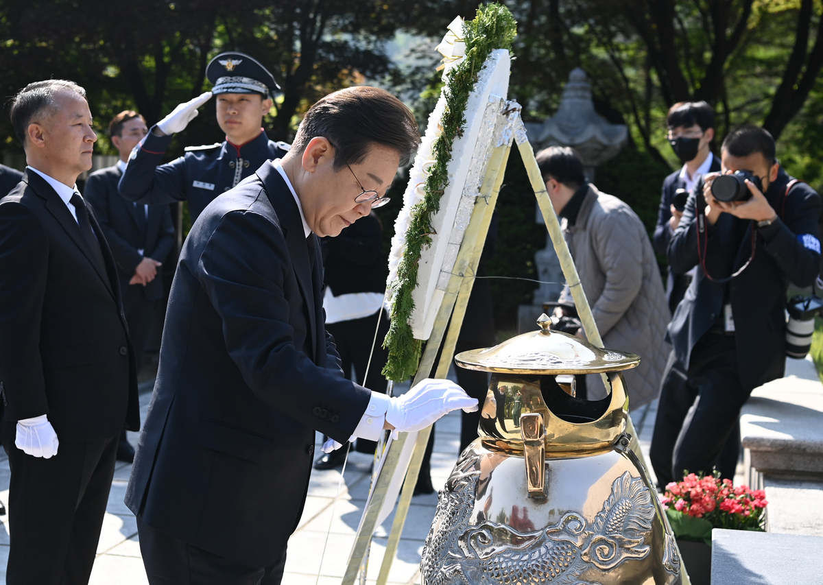 ‘이승만 참배’로 대선 시작한 이재명