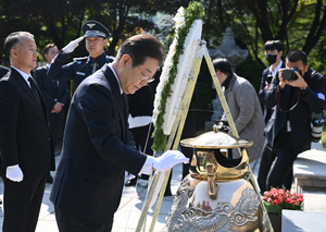 ‘이승만 참배’로 대선 시작한 이재명