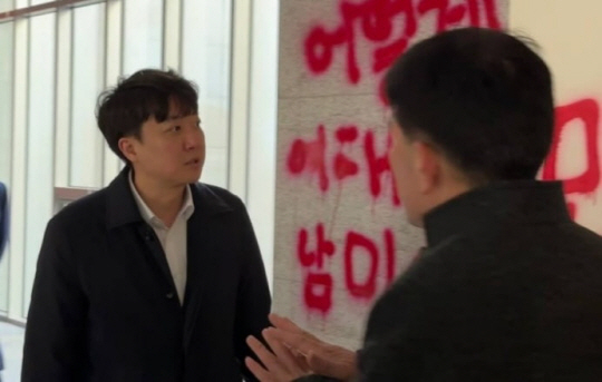 지난 2월 동덕여대를 찾은 이준석 개혁신당 의원. 개혁신당 제공