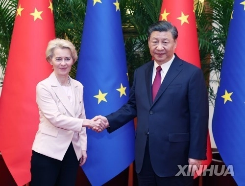2023년 방중해 시진핑 국가주석 만난 우르줄라 폰데어라이엔 EU 집행위원장. 신화통신·연합뉴스
