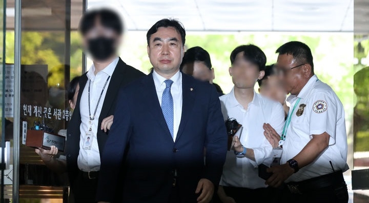 [속보]‘입법 청탁·2천만원대 뇌물 혐의’ 윤관석 전 의원 1심 무죄