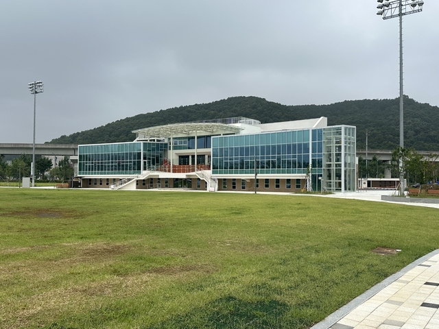 다음달 정식 개관을 앞둔 복합스포츠문화공간 ‘세리팍 위드(SERI PAK with) 용인’ 전경. 경기 용인시청 제공