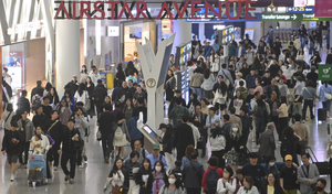 황금 연휴 공항 인파