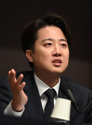 대선판 흔드는 이준석의 7%…완주냐, 단일화냐