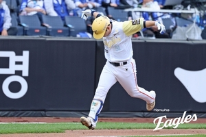 한화, 30경기 이상 기준 18년만에 1위…KBO 최소경기 300만 관중