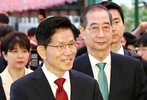 ‘남의 집 불구경’ 민주당 “국힘, 자신들이 뽑은 김문수 절벽 떠밀어”