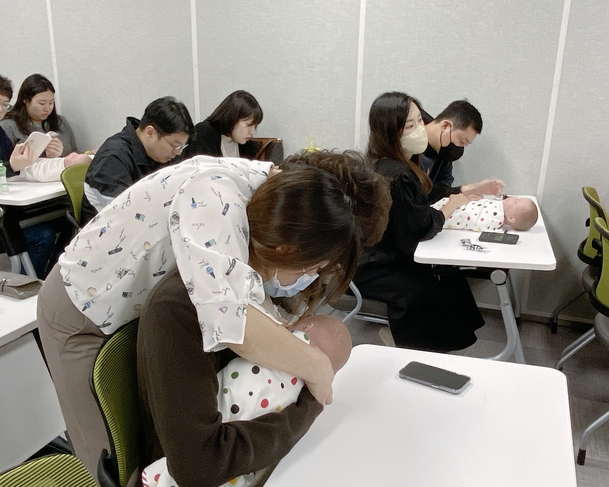 서초구, 가정의 달 맞아 임산부 및 영유아 부모를 위한 '건강한 출산·양육' 교육 프로그램 운영!