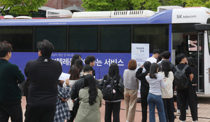 ‘SKT 유심교체’ 버스