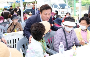 전북 정읍, 100세 이상 노인 100만 원어치 선물
