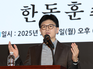 한동훈 “윤석열과 절연 안하면 尹 부부 대리전 해주는 것”