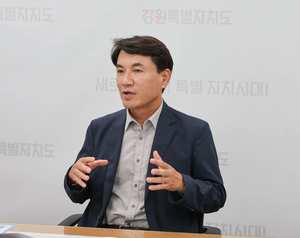“보수 빅텐트 이제 그만…우릴 꺼내 줄 두레박 없다” 김진태 강원지사가 한 말