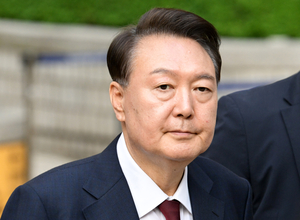 [속보]윤  대통령 3차 공판 종료, “수방사령관에 ‘두번 세번 계엄하면 된다’ 해”…증언 공방