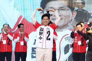 김문수, 선거운동 첫날 경부선 유세…중원·텃밭서 지지 호소