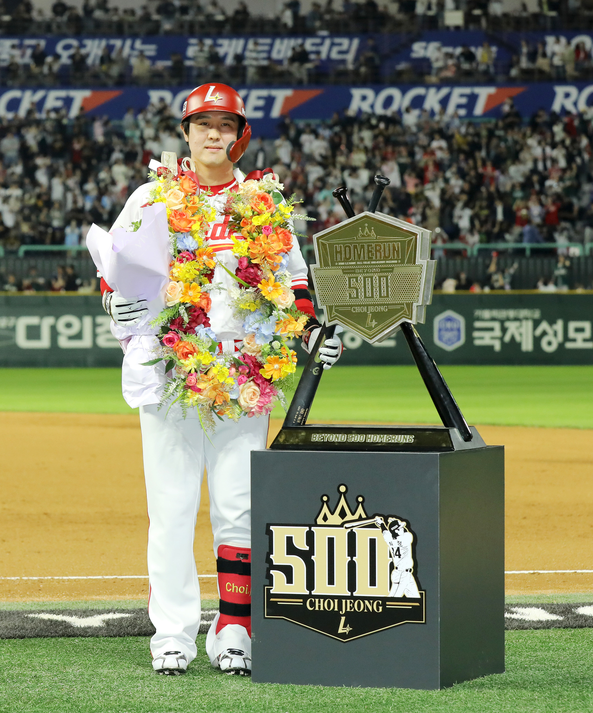 터졌다! 최정 KBO리그 최초 500홈런…SSG도 짜릿한 역전 승리 ‘3연승’
