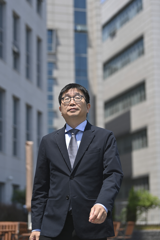 지난 12일 오후 김휘강 고려대 정보보호대학원 교수가 서울 성북구 안암동 고려대 캠퍼스에서 문화일보와 만나 “인공지능(AI) 기반으로 딥페이크를 탐지·대응하는 연구를 이어나가겠다”고 밝히고 있다. 백동현 기자