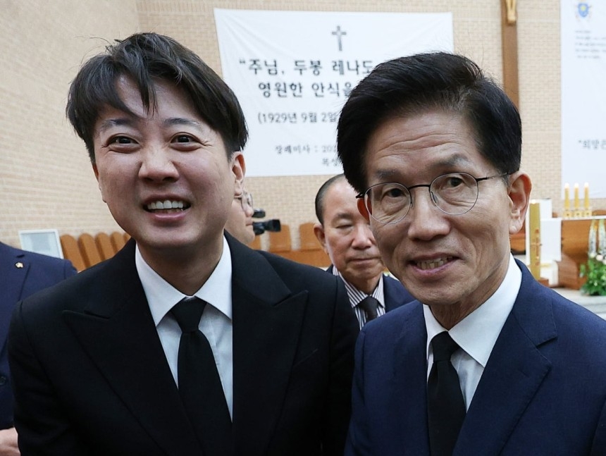 [속보]‘김문수·이준석 단일화’ 반대 43%·찬성 38%…한다면 김문수로 48%-한국갤럽