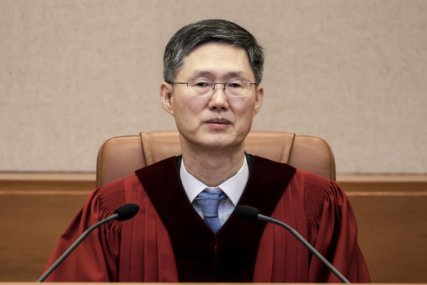 문형배 전 헌재소장, 서울시립대 로스쿨 강단 설듯…“고민중”