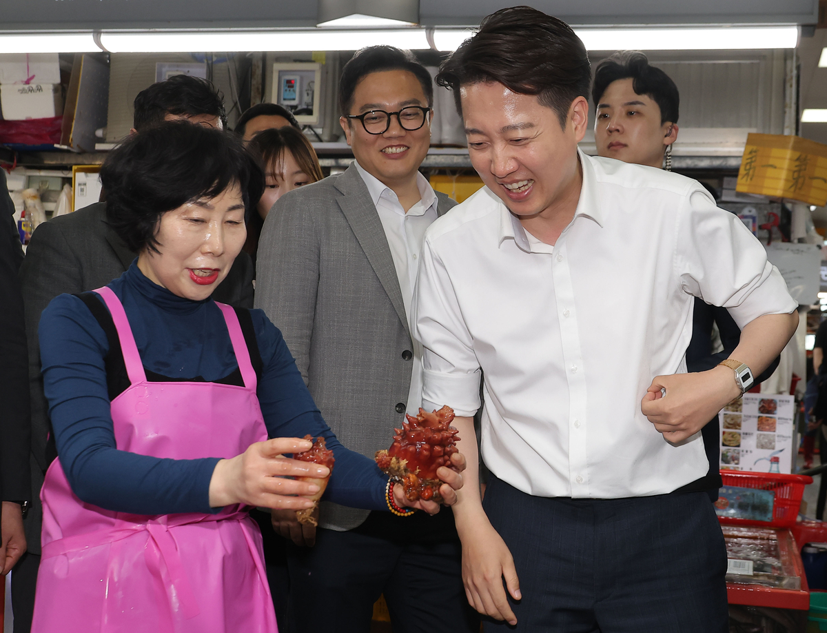 이준석, 이재명 ‘HMM 부산 이전’에 “부산 표심 먹고 도망치려는 장난”