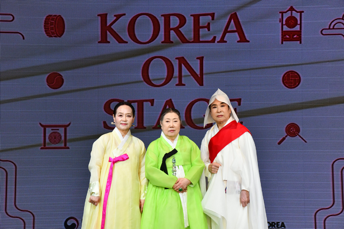 日 오사카 엑스포 무대 함께 오른 무형문화유산 명인 신영희·채성묵·이재화…“절제된 아름다움 널리 알리고파”