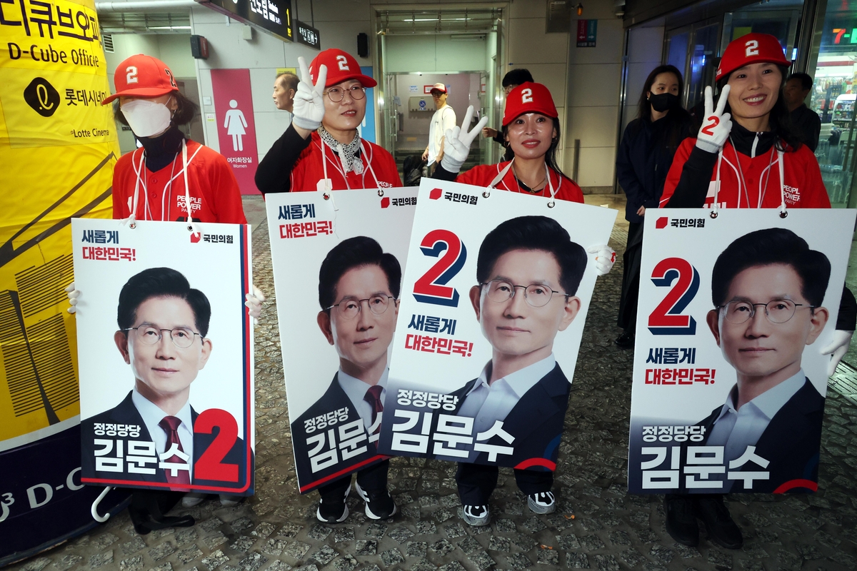 “시끄럽다”…김문수 국힘 대선후보 선거운동원에 주먹질한 60대