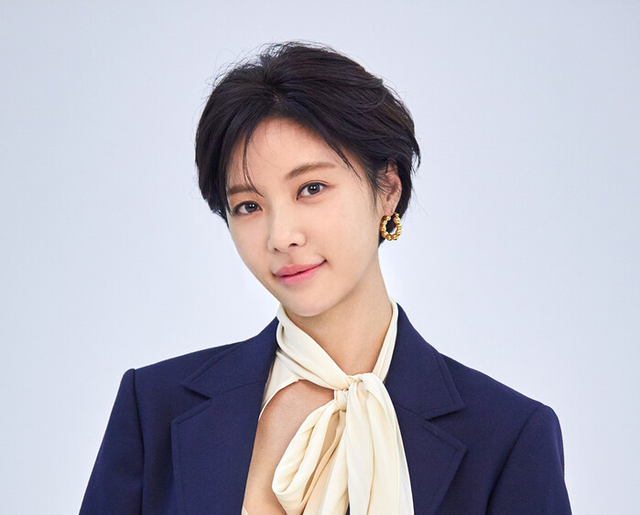 배우 황정음
