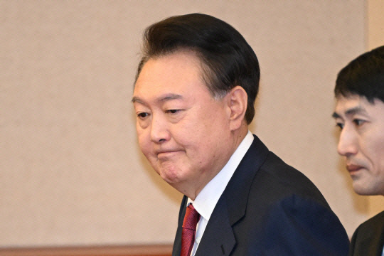 [속보]尹 전격 탈당 선언… “김문수에게 힘 모아달라”
