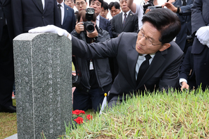 김문수, 尹 탈당에 “그 뜻 존중… 사전조율 없었다”