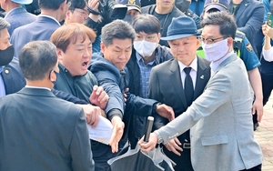 [속보]“여기가 어디라고…” 안창호 인권위원장, 시민 항의로 5·18 기념식 불참