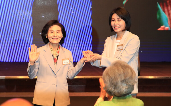 김문수 국민의힘 대선 후보 설난영 씨(왼쪽)과 이재명 더불어민주당 대선 후보 김혜경 씨. 뉴시스