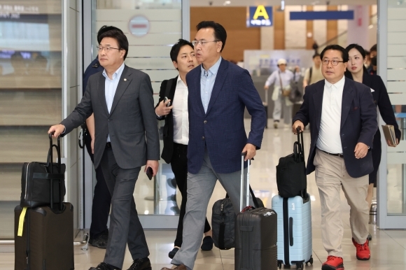 국힘 특사단 귀국 “홍준표, 김문수 적극 지지…선대위 합류는 안해”