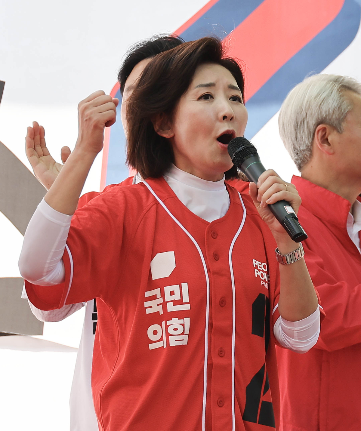나경원 “이재명, 방탄유리 세워 국민 현혹…왜 경찰에 수사의뢰 안 하나”
