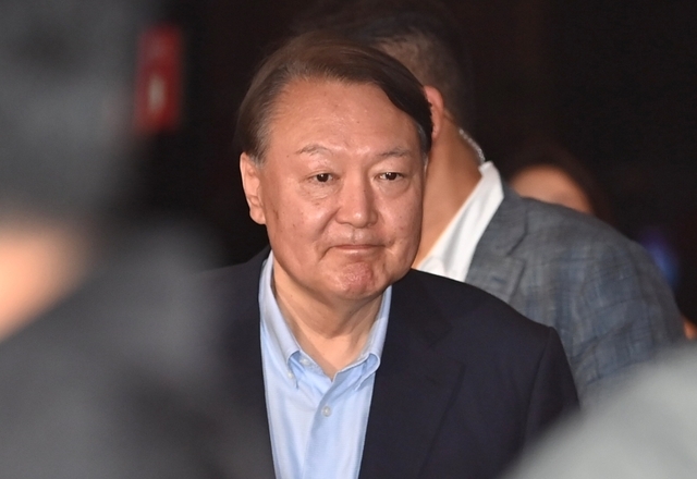 [속보]‘尹 탈당’ 긍정적 56%…“당 차원 제명·출당했어야” 53%