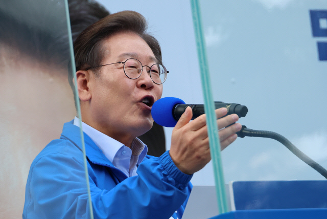 [속보]이재명 당선되면 ‘정치보복’ 53%… ‘삼권분립 위협’ 44%