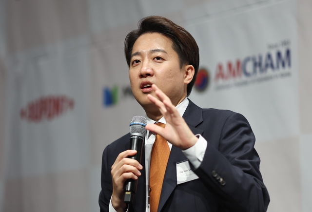 이준석 개혁신당 대선 후보가 22일 그랜드하얏트서울에서 열린 주한미국상공회의소(암참) 간담회에서 발언하고 있다. 연합뉴스