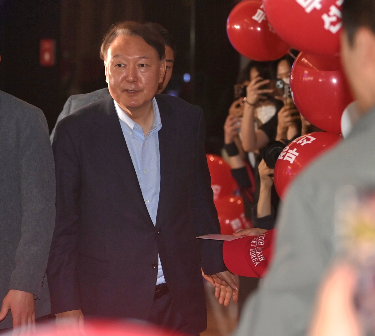 선관위, 윤대통령 관람한 부정선거론 영화에 “음모론 부추겨…깊은 유감”