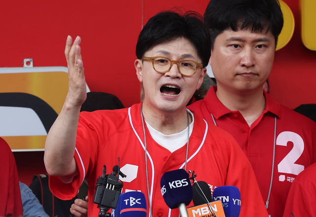 [속보]한동훈 “국민의힘·보수·대한민국 살리는 길은 ‘친윤구태청산’” 맹공