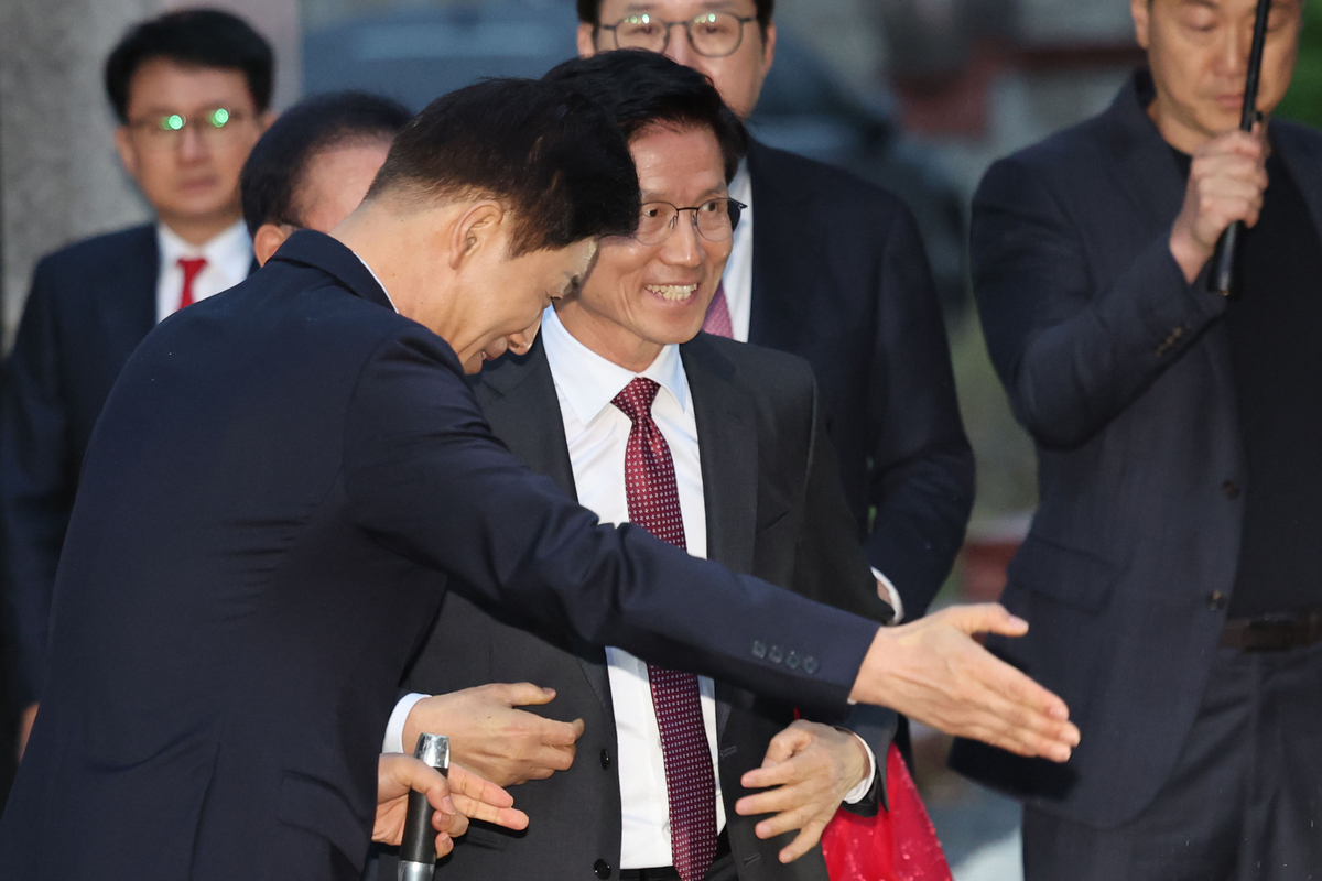 [속보]박근혜 “김문수, 지난일 연연 말고 당 뭉쳐서 반드시 이겨라”
