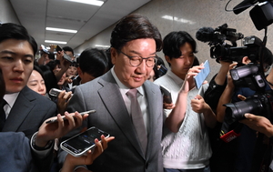 권성동 사의… “당내 분열, 내 책임 가볍지 않아”