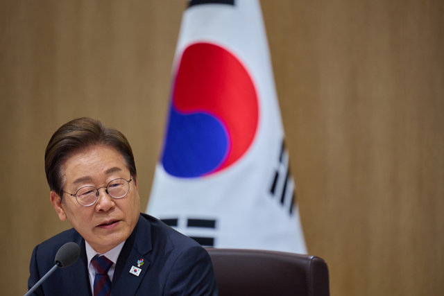 이재명 대통령이 10일 서울 용산 대통령실에서 국무회의를 주재하고 있다. 대통령실